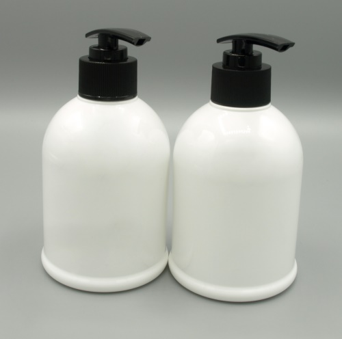 300ml bílá lahvička + černá pumpička A 2ks