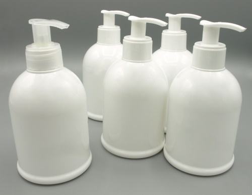 300ml bílá lahvička + bílá a čirá pumpička 4+1 ks