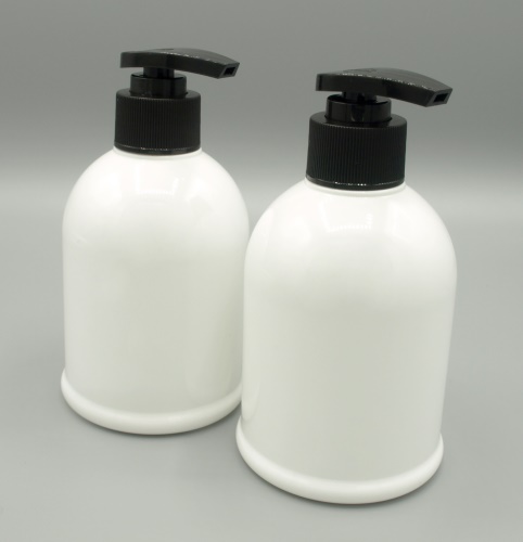 300ml bílá lahvička + černá pumpička C 2ks