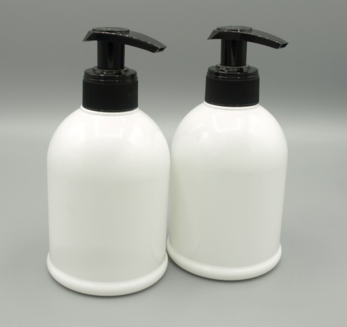 300ml bílá lahvička + černá pumpička B 2ks